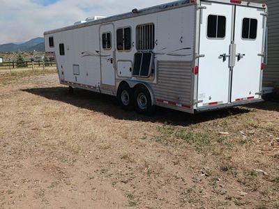 2004 Featherlite LQ, 3 horse.