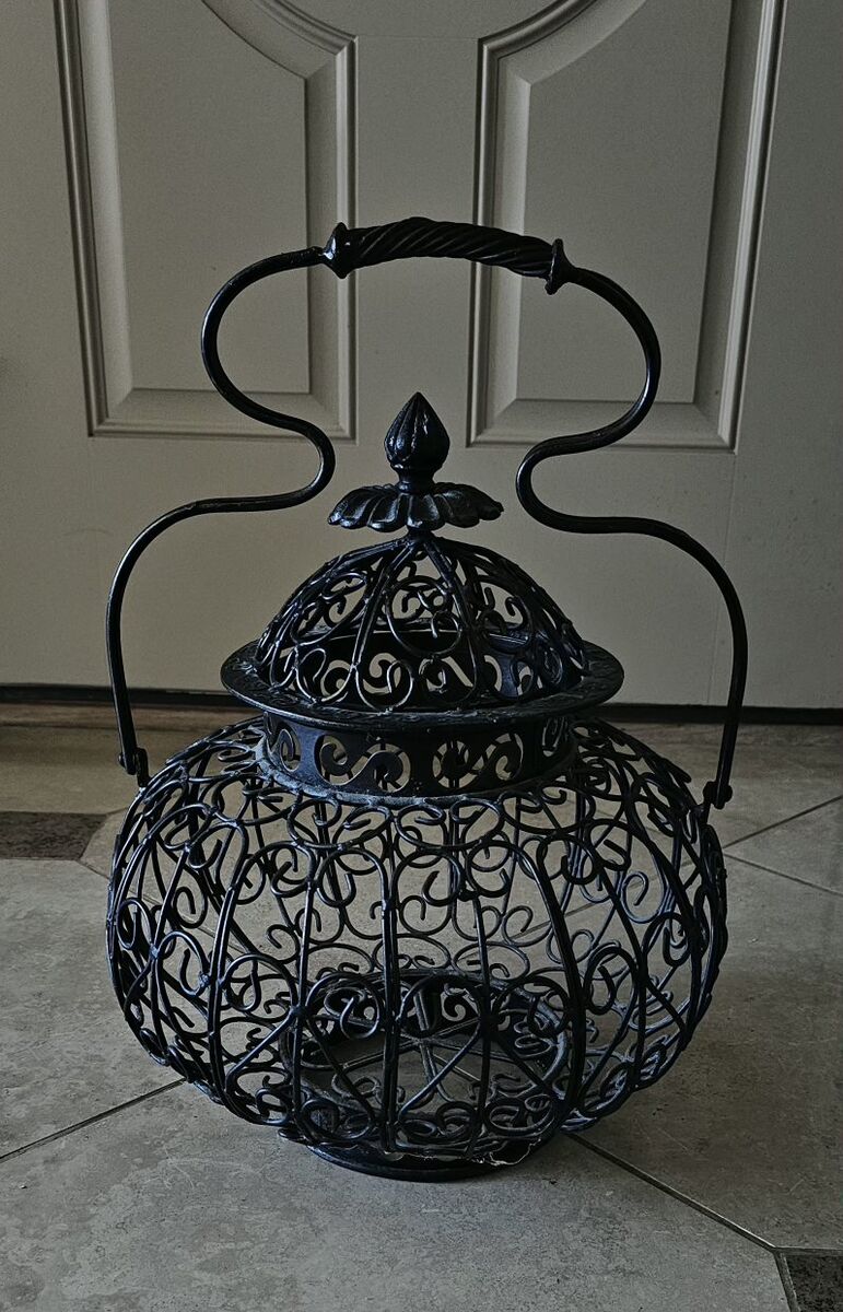 Basket 16"×14" Very Deorative Iron Made