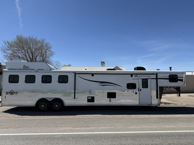 2016 Bison Ranger 4-horse Living Quarters.