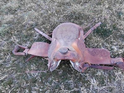 Vintage Western Leather Saddle - Hand-Tooled Floral Design