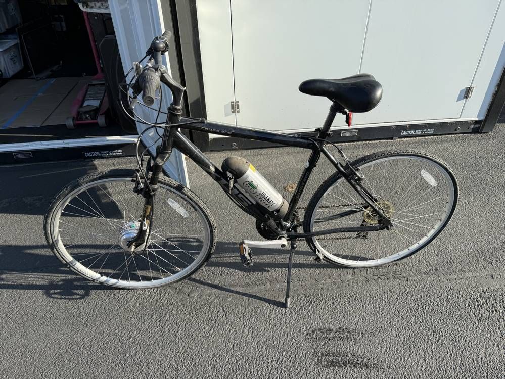 Electric Bike — “Cross 200” (48V Hub Motor)