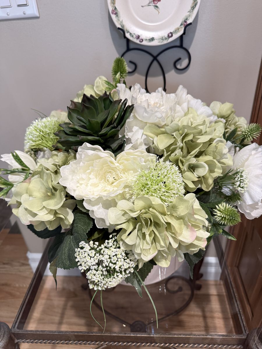 Beautiful floral arrangement in round ceramic pot.