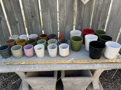 Small Planter Pots Pics & Sizes Shown
