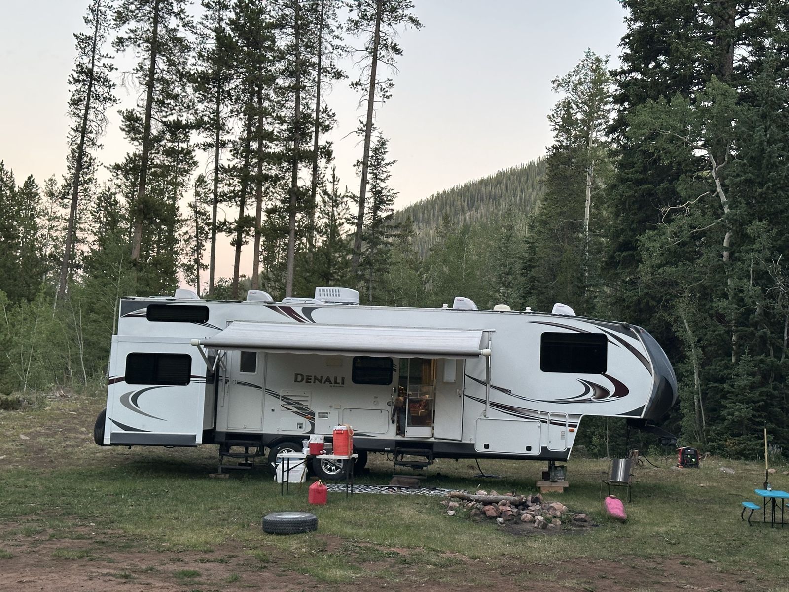 Dutchmen Denali Fifth Wheel M-324LBS