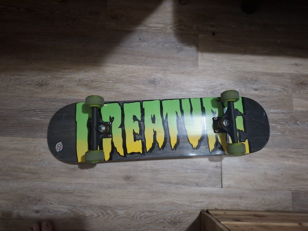 8.0 Creature Skateboard with black independent trucks - Green/Yellow Logo Deck, Green Ricta wheels and indepenent bearings
