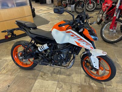 2024 KTM 250 DUKE