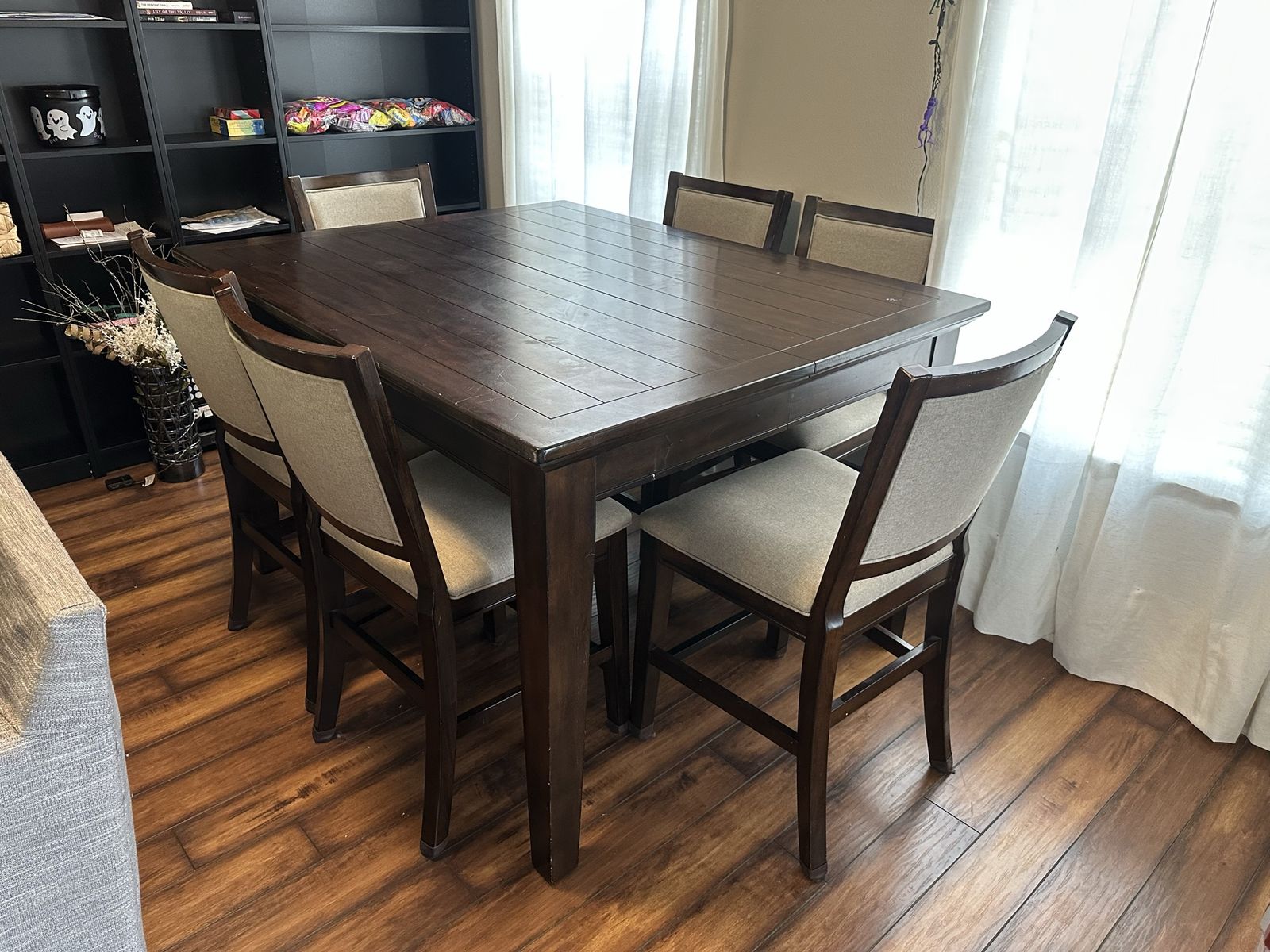 Sturdy and solid Table and 6 chairs