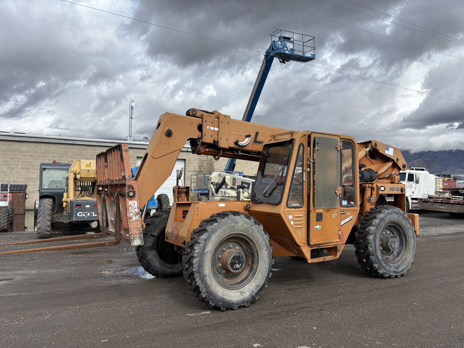 Lull Telehandler 8K-42 Rough Terrain Forklift - Ready to go to work!