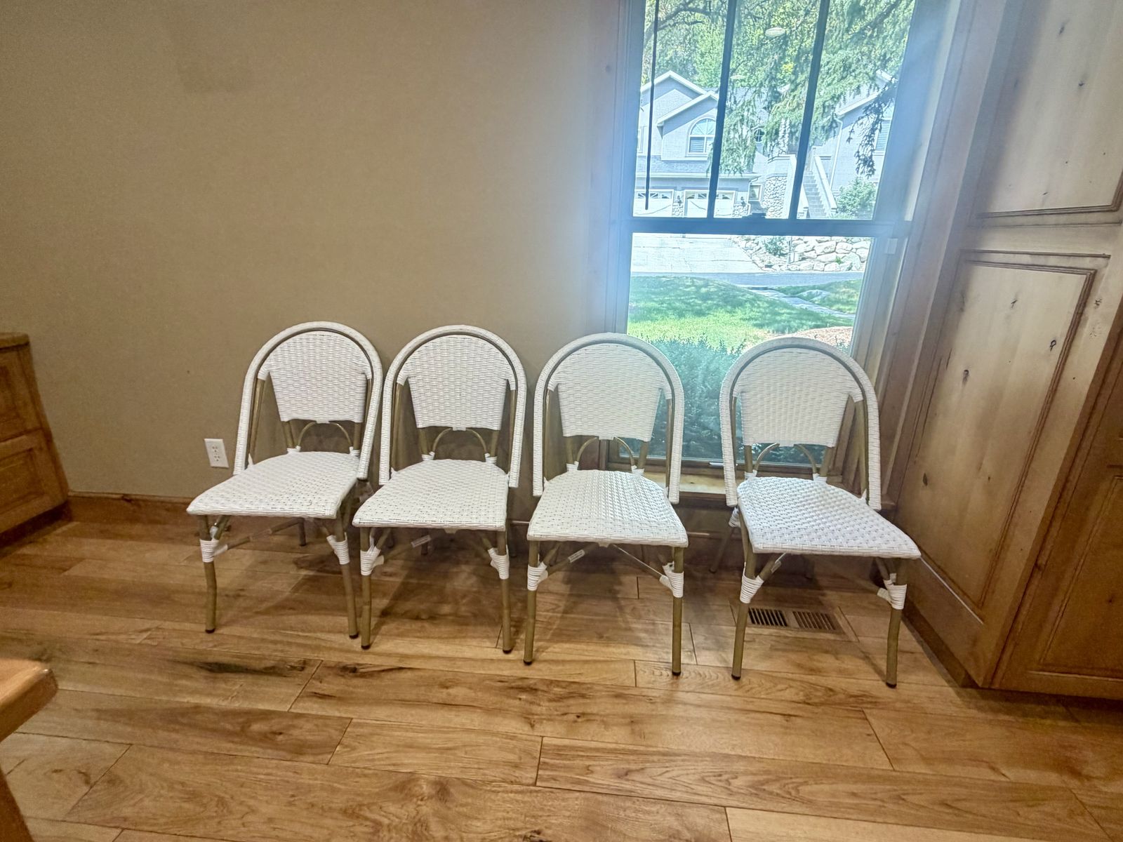 Set of 4 Safavieh Outdoor Wicker Dining Chairs – White & Gold – Indoor Use Only