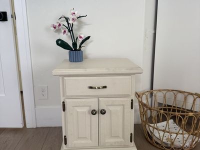 Solid Wood White Nightstand / End Table w/ Drawer