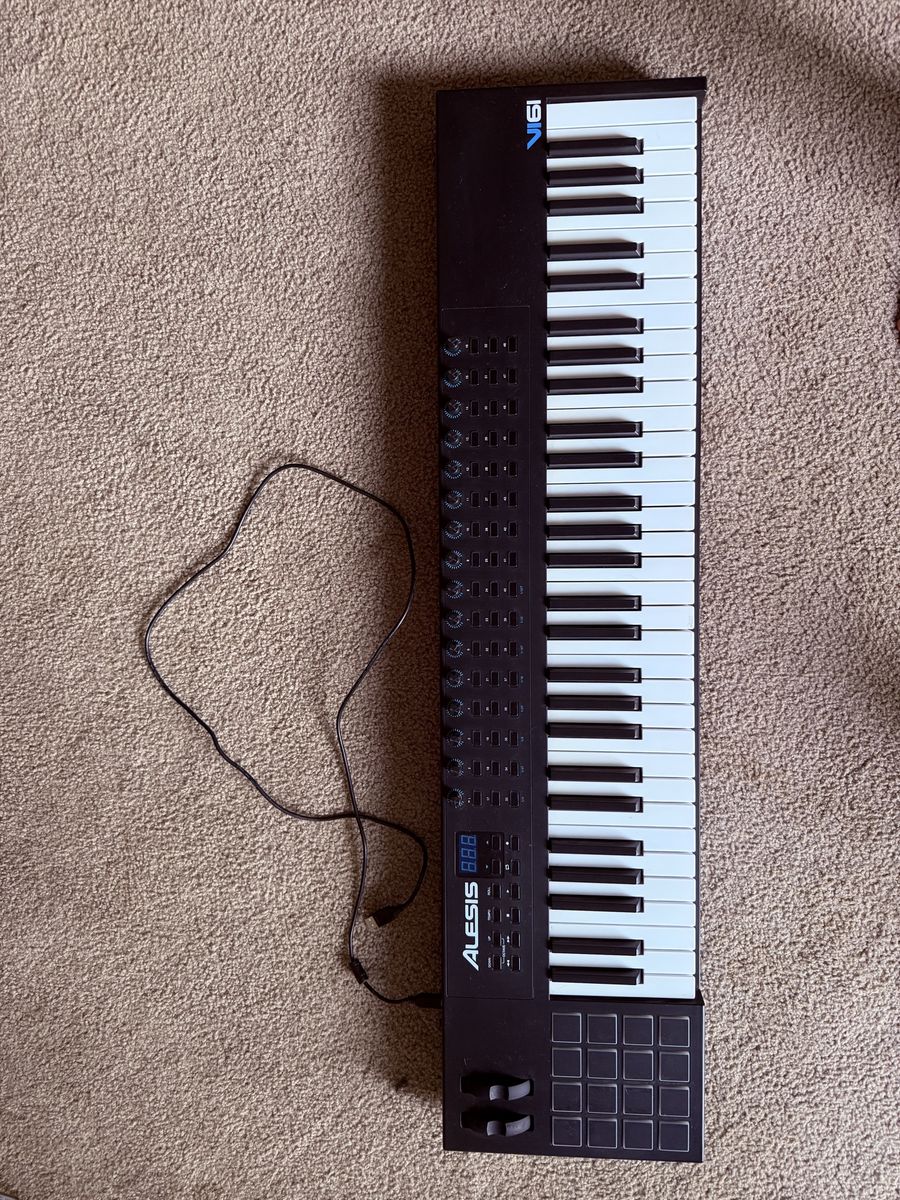 New keyboard with drum pads