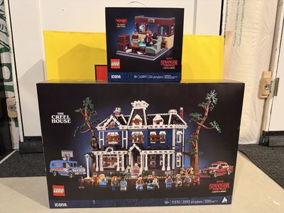 New Unopened Lego 11370 Stranger Things Creel House and 40891 WSQK GWP
