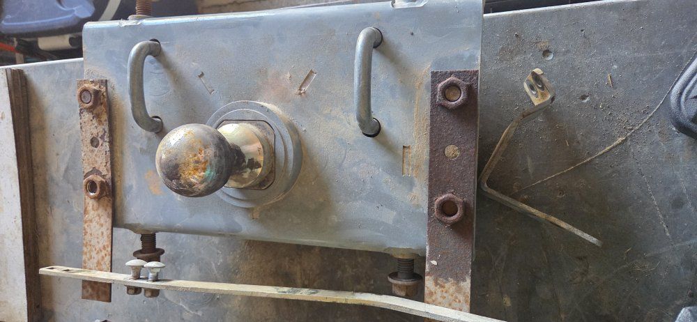 B and W 4th wheel plate