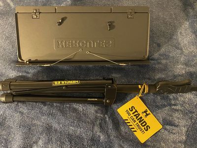 Like New Hercules Adjustable Music stand