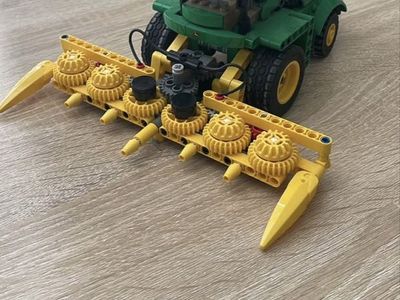 LEGO Technic John Deere 948L-II Chopper Model 42157 - Complete Building Set
