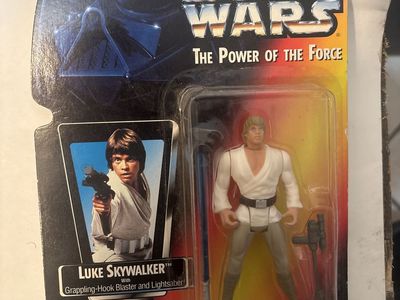 Star Wars The Power of the Force Luke Skywalker Action Figure w/ Grappling-Hook Blaster & Lightsaber