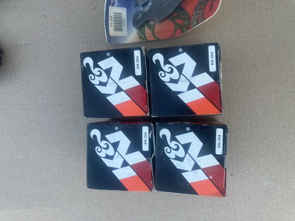 4 K&N Oil Filters KN-204