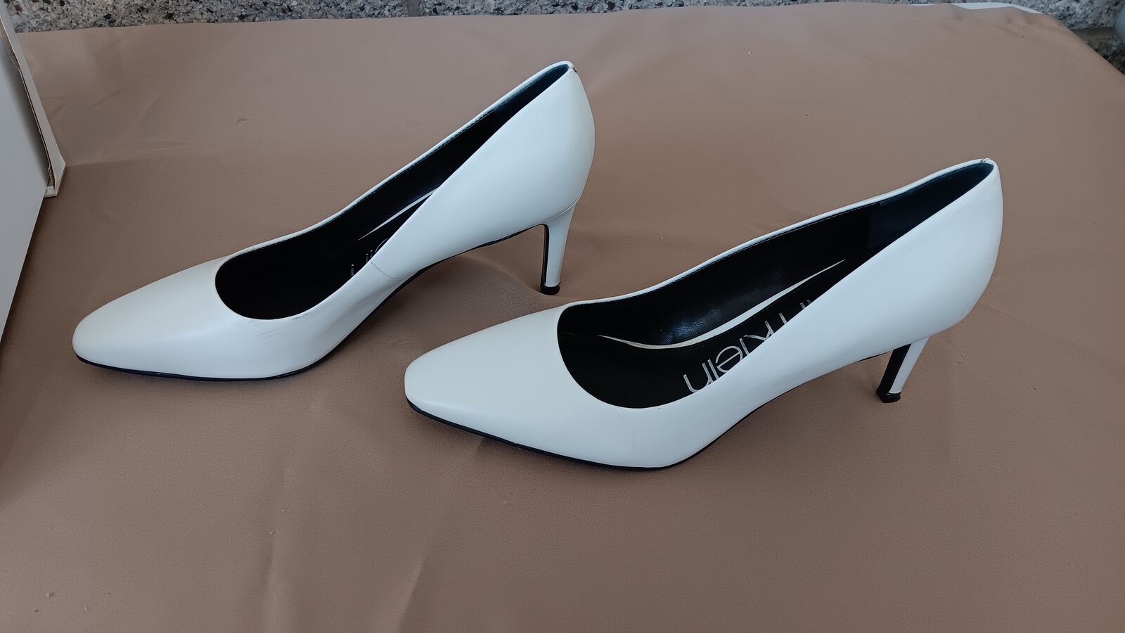 Ladies White Leather Calvin Klien Dress Shoes size 9