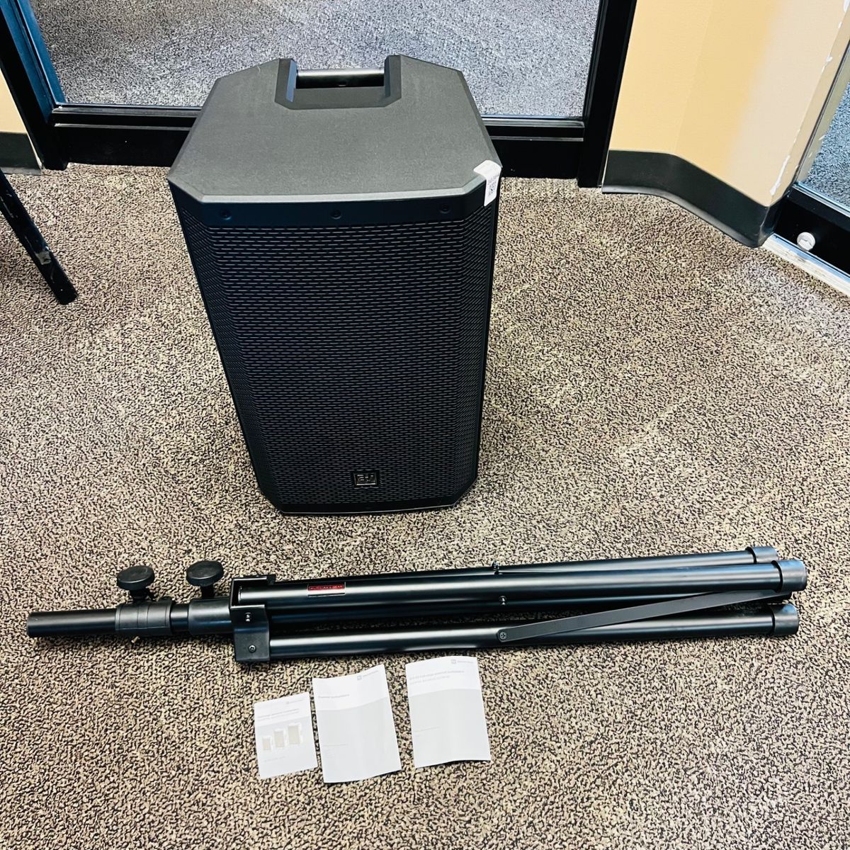 Main image 6