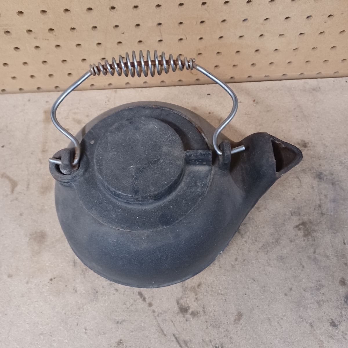 Cast iron kettle for restoration