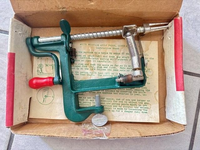 Vintage White Mountain Apple Parer & Corer