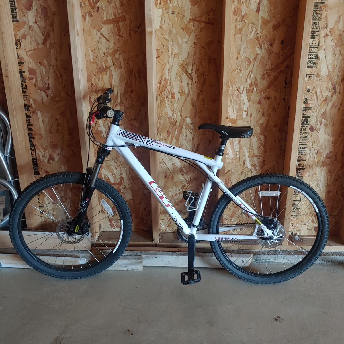 GT Avalanche 3.0 Mountain Bike Disc Shocks