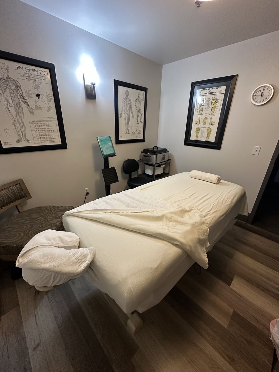 Oakworks ProLuxe Massage & Physical Therapy Table (33" x 73")