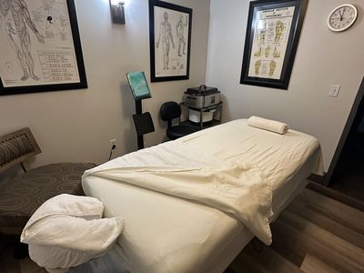 Oakworks ProLuxe Massage & Physical Therapy Table (33" x 73")