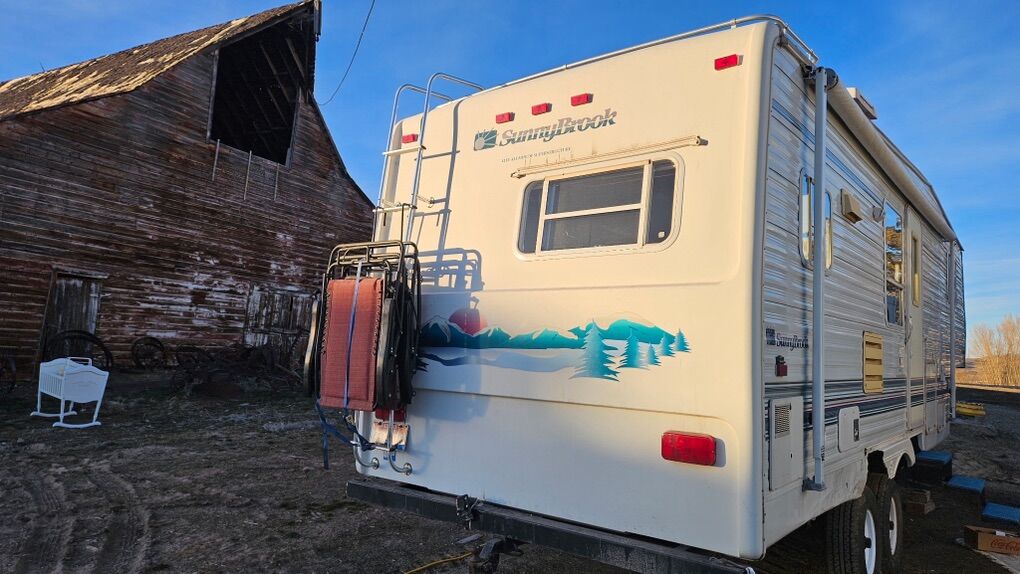 27 Ft Sunnybrooke 5th Wheel