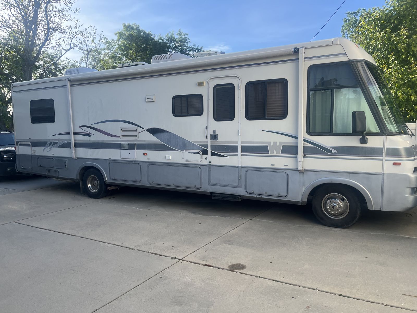 1999 Winnebago Adventure
