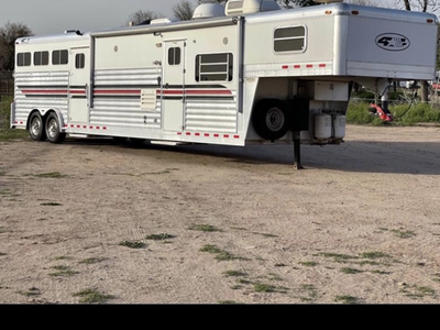 2005 4Star 3 horse Living Quarters Trailer