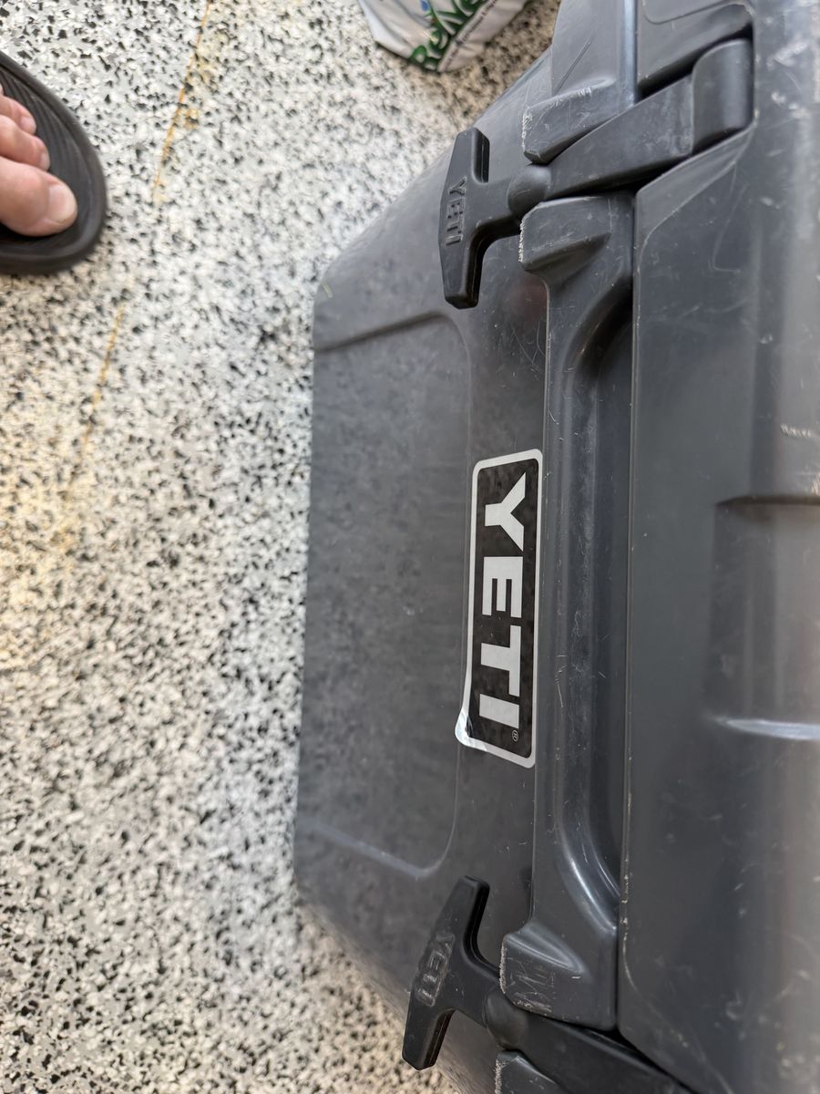 Yeti cooler smaller used works amazing like new