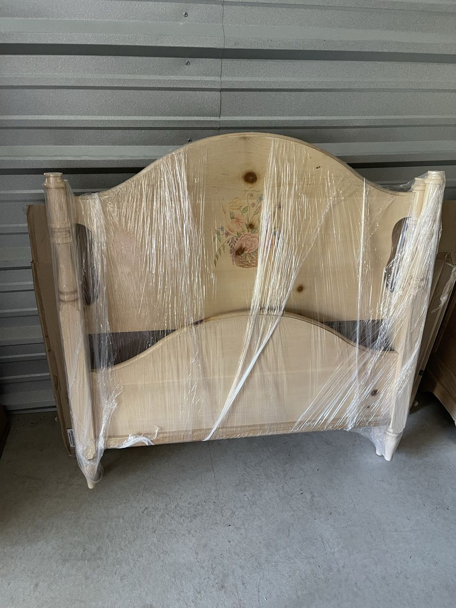 Vintage Style Light Wood Girls Bedroom Set