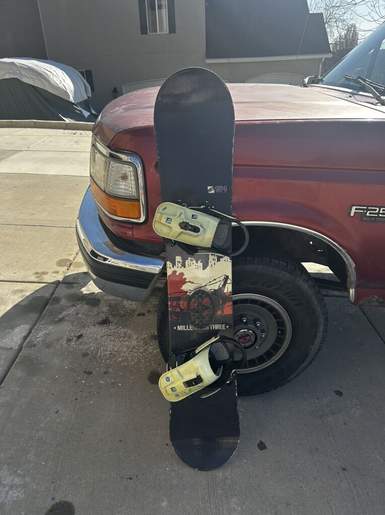 Snowboard With Bag w/ Bindings – 154cm