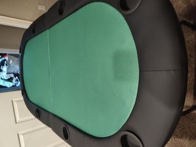 Ten persen poker table and poker chips