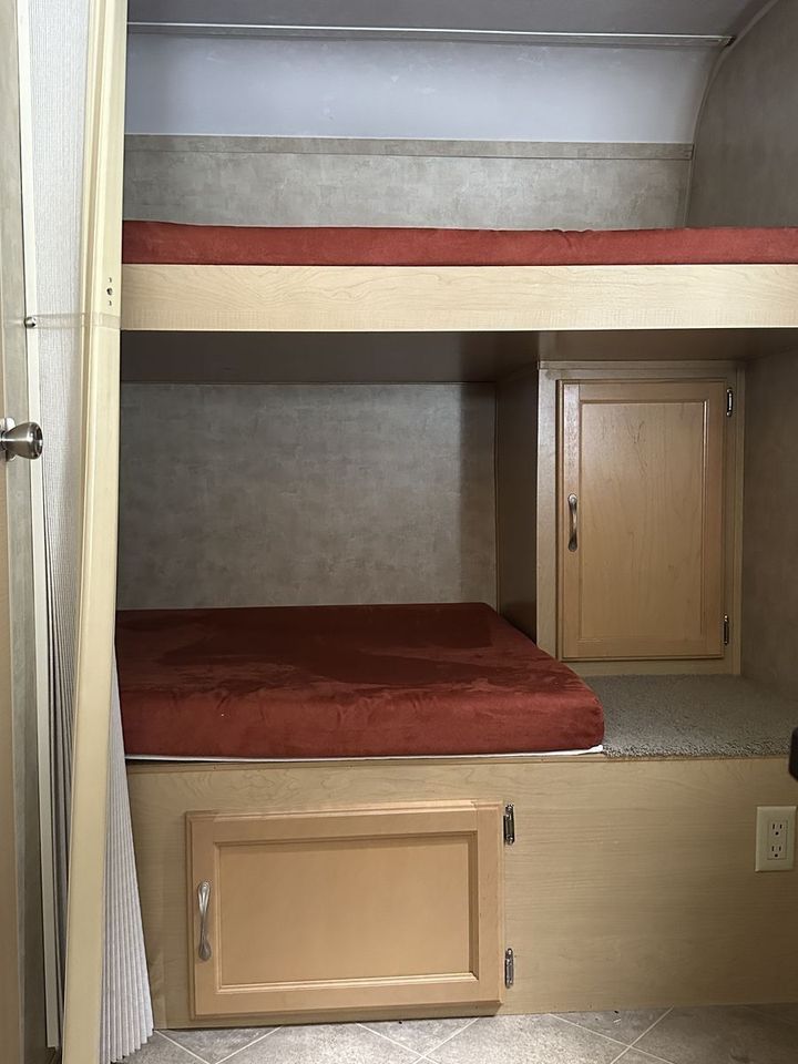 Main image 3