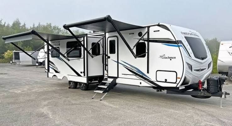 Coachmen Freedom Express Liberty Edition 326bhdsle