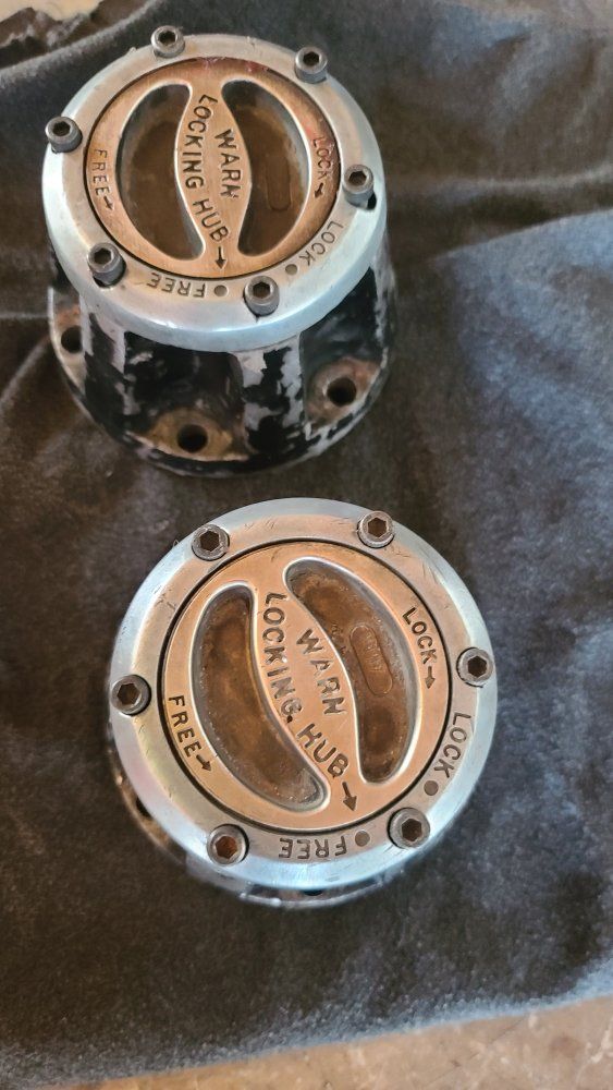 Warn Locking Hubs -m157 hubs  Used Pair, Auto Parts & Accessories