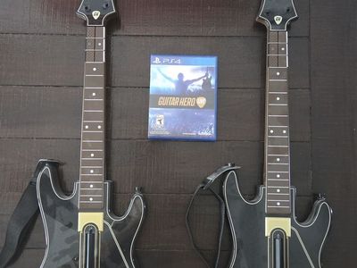 Guitar Hero Live + 2 Guitars (PS4)