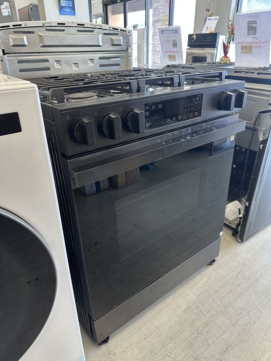 SAMSUNG MATTE BLACK STEEL GAS RANGE BESPOKE NSG6DG8100MT