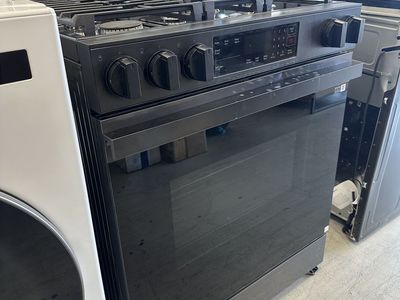 SAMSUNG MATTE BLACK STEEL GAS RANGE BESPOKE NSG6DG8100MT