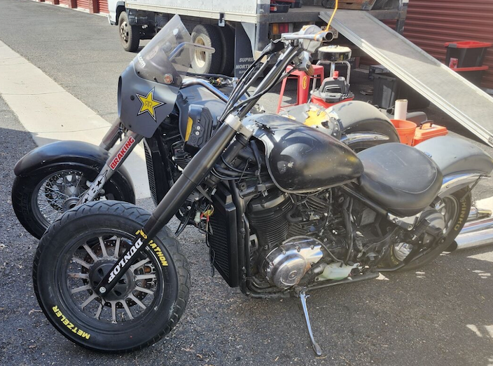 Two Suzuki Motorcycles/parts/project - NON RUNNING  -2002 VL800 Volusia - 2006 Boulevard C50 $1100