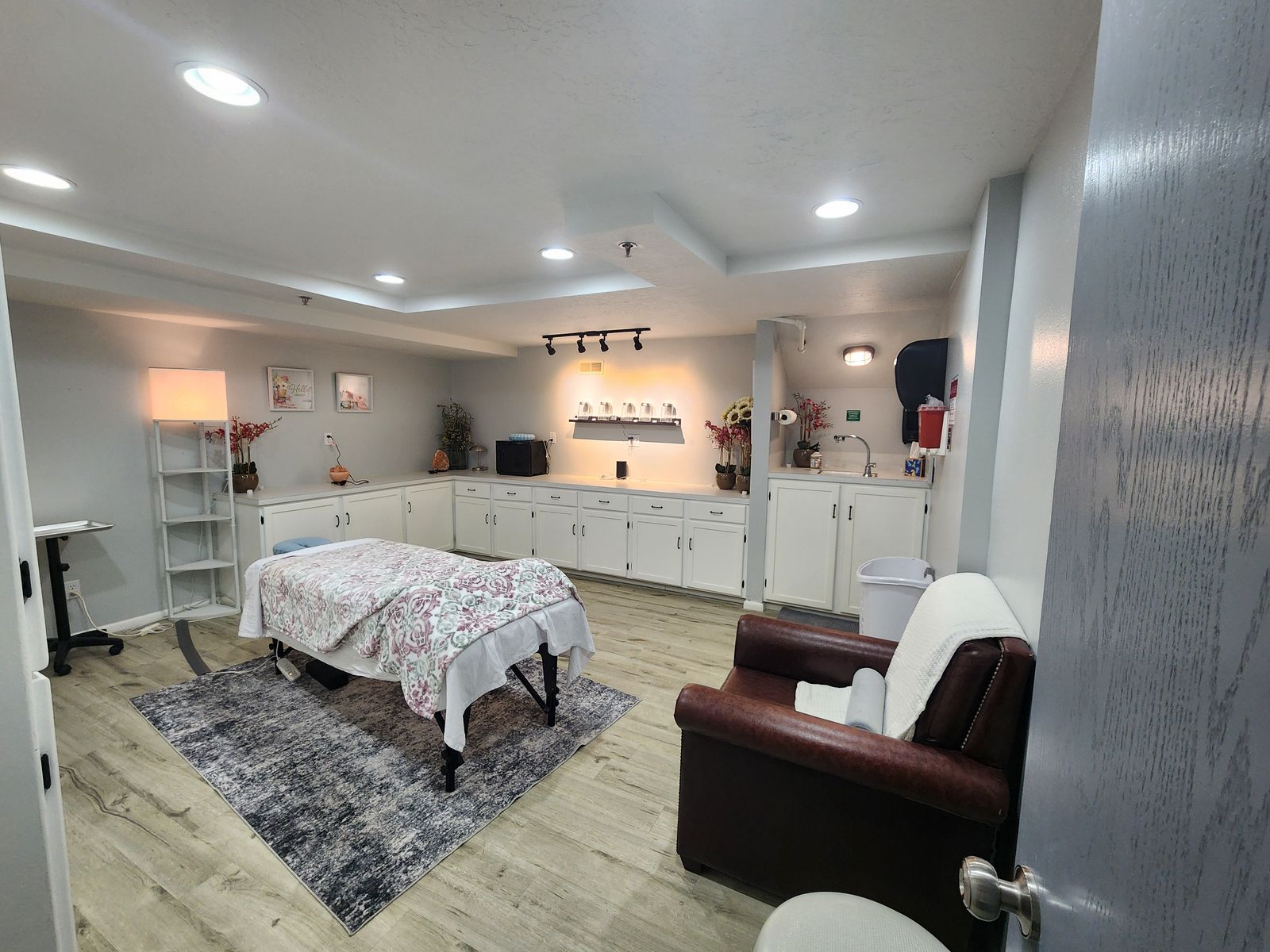 Private Furnished Treatment Room for Rent - Orem