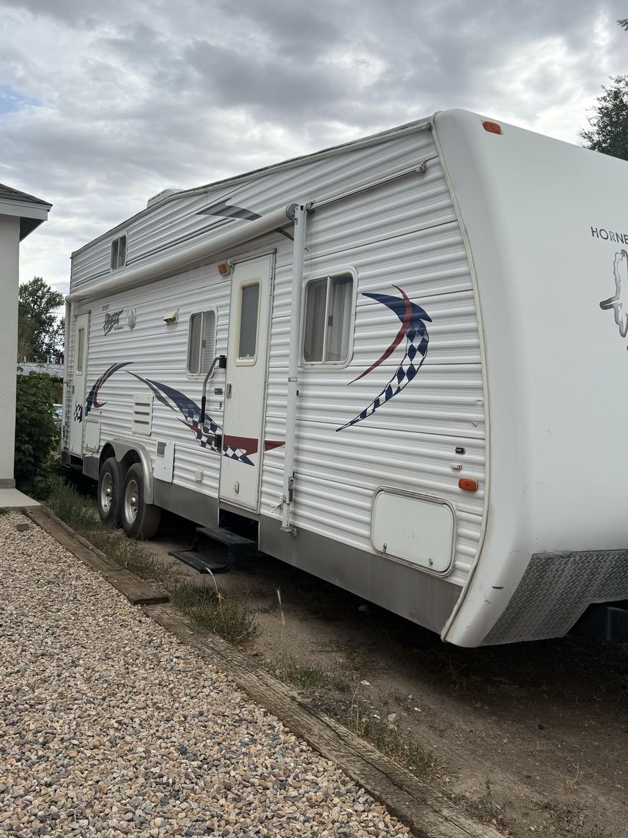 2005 Keystone Hornet Toy Hauler Travel Trailer - Well-Maintained & Loaded