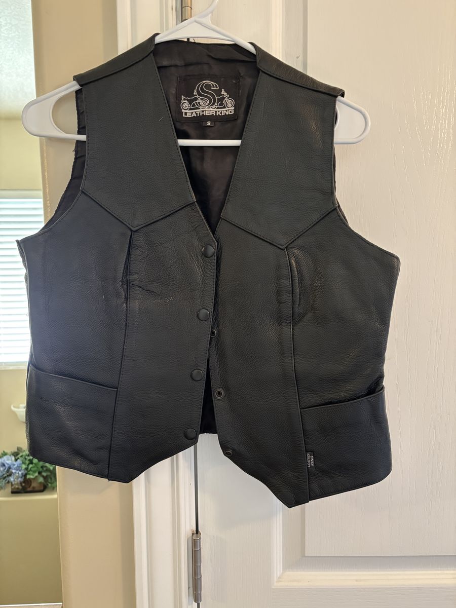 Ladies Leather King Genuine Leather Motorcycle Vest – Size Small – Excellent – $50 OBO