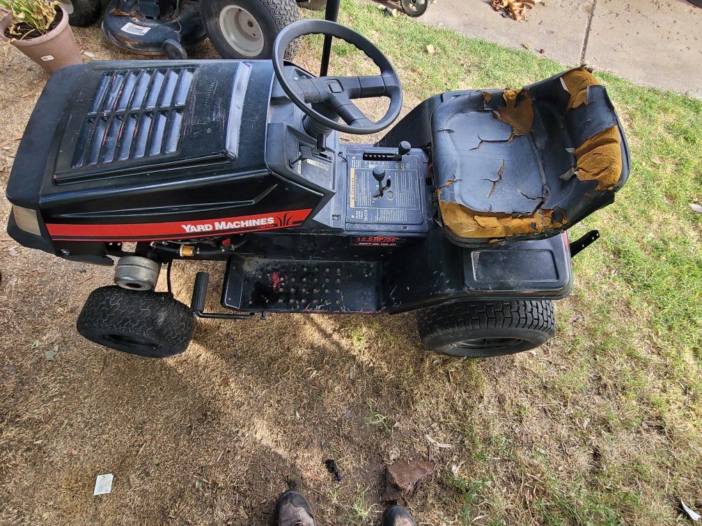Yard Machines 12.5HP/38" Briggs & Stratton Riding Lawn Mower