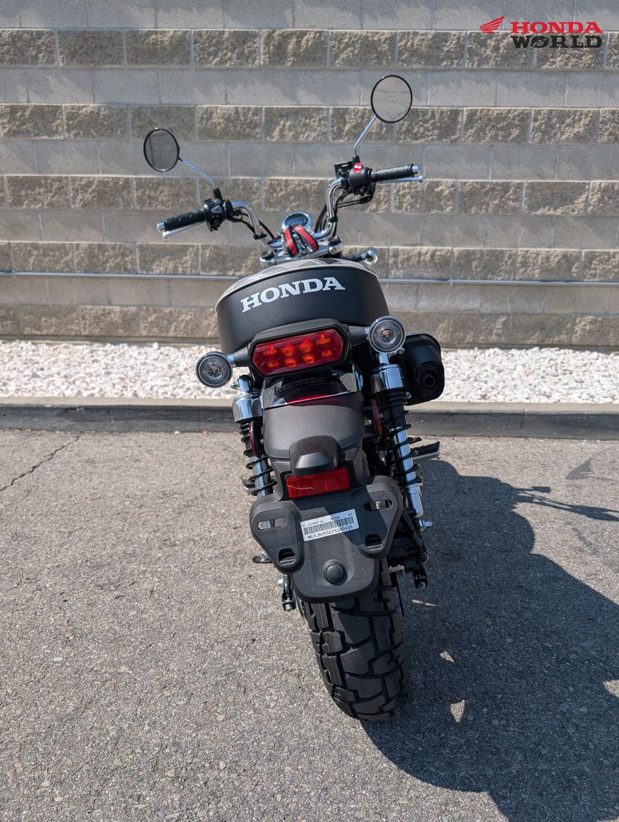 Main image 6