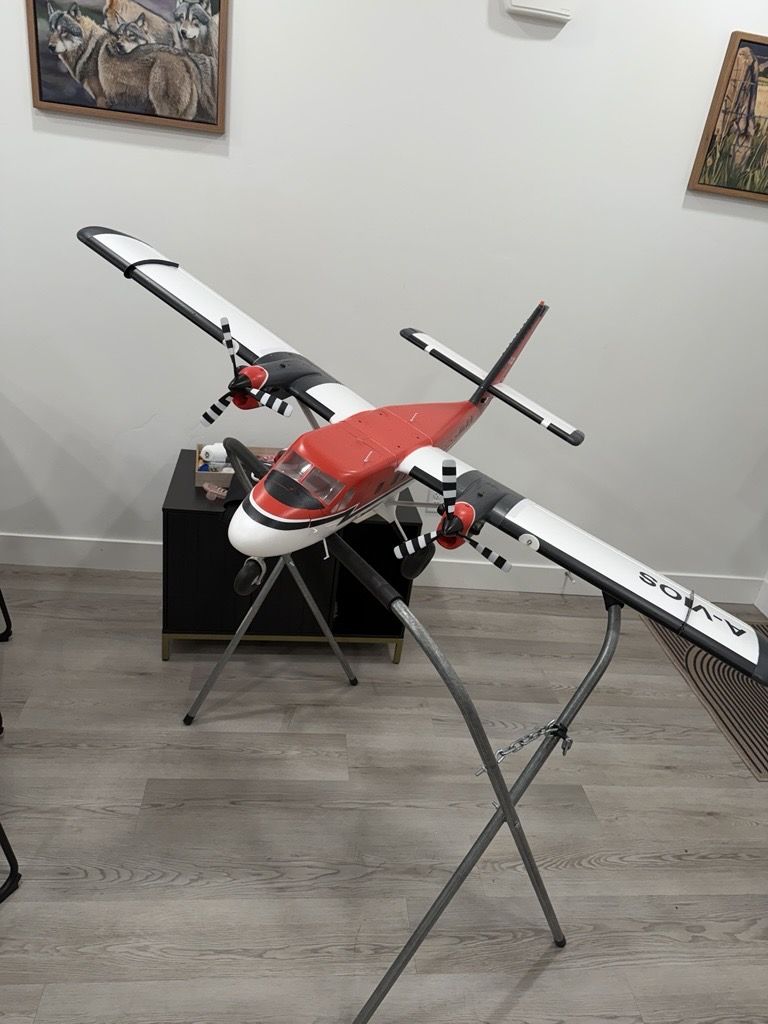Avios Twin Otter BNF + 2 4s batteries