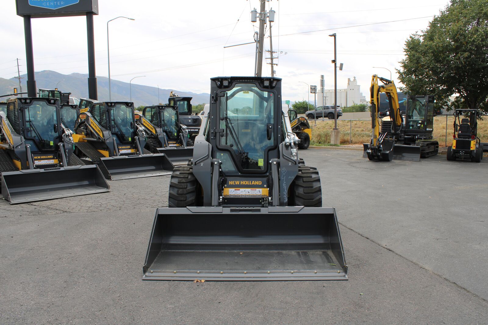 New Holland L328 Skidsteer