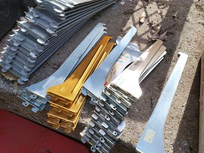 Shelves brackets shelf brackes
Lot of 20+